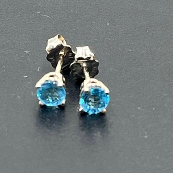 LGL Leer Gem Ltd 14k White Gold Blue Topaz Checkerboard Cut Stud Earrings .60 g - Picture 2 of 12